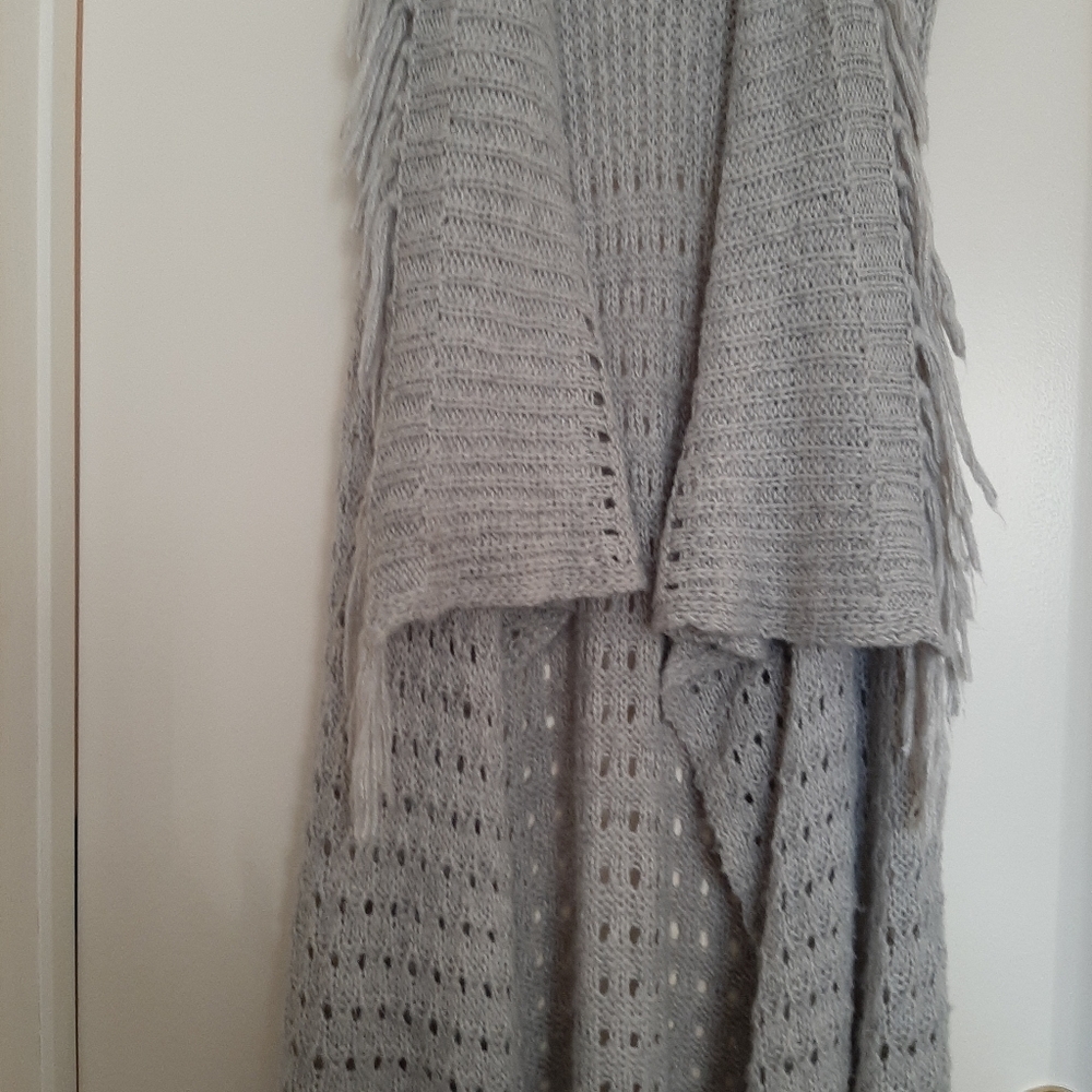 Women's Grey knit shawl